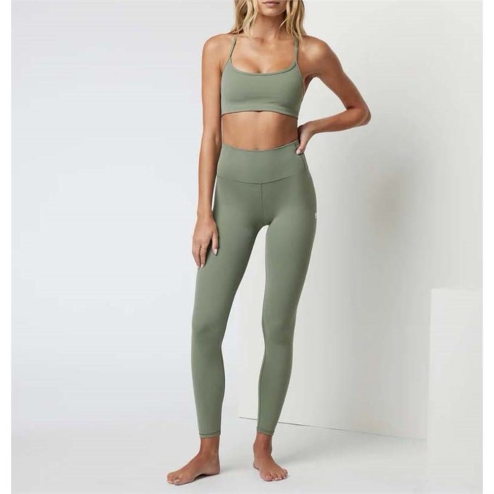 Vuori AllTheFeels™ Legging
Pistachio - Large